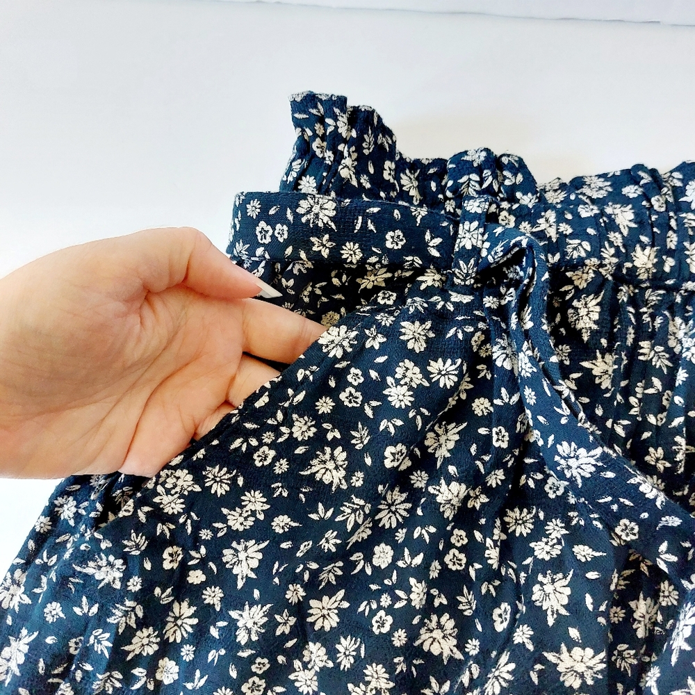 Navy Blue Ditsy Print Wide Leg Paperbag Waist Pant XS American Eagle Cottagecore - Picture 6 of 8